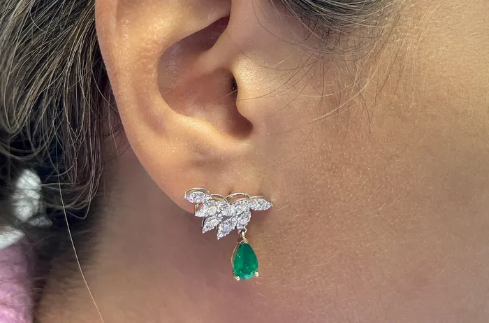Albert Hern Earrings Earrings 18kt Gold Lookatme Pear Emeralds Diamonds