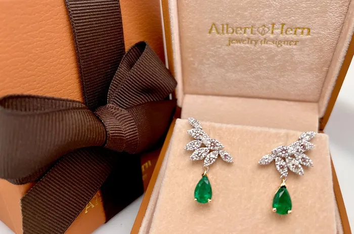 Albert Hern Earrings Earrings 18kt Gold Lookatme Pear Emeralds Diamonds
