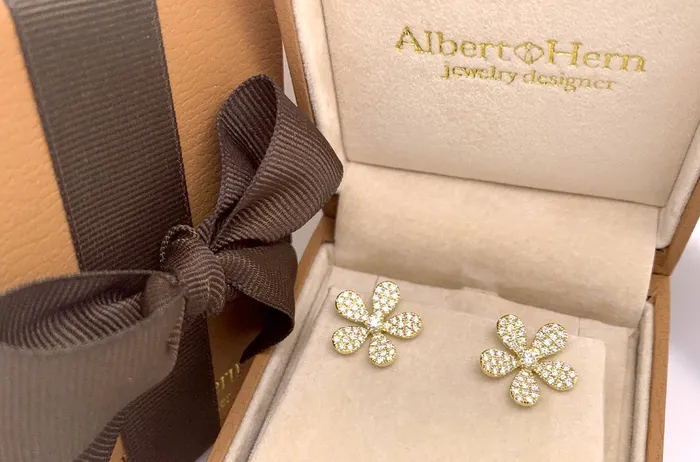 Earrings 18kt Gold Flowers with Diamonds Studs Albert Hern Earrings